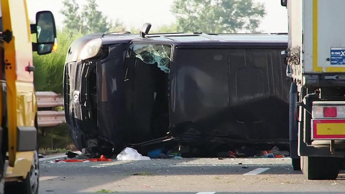 Sokkoló felvétel: Utas kipattanása a buszból az M5-ösön történt balesetnél