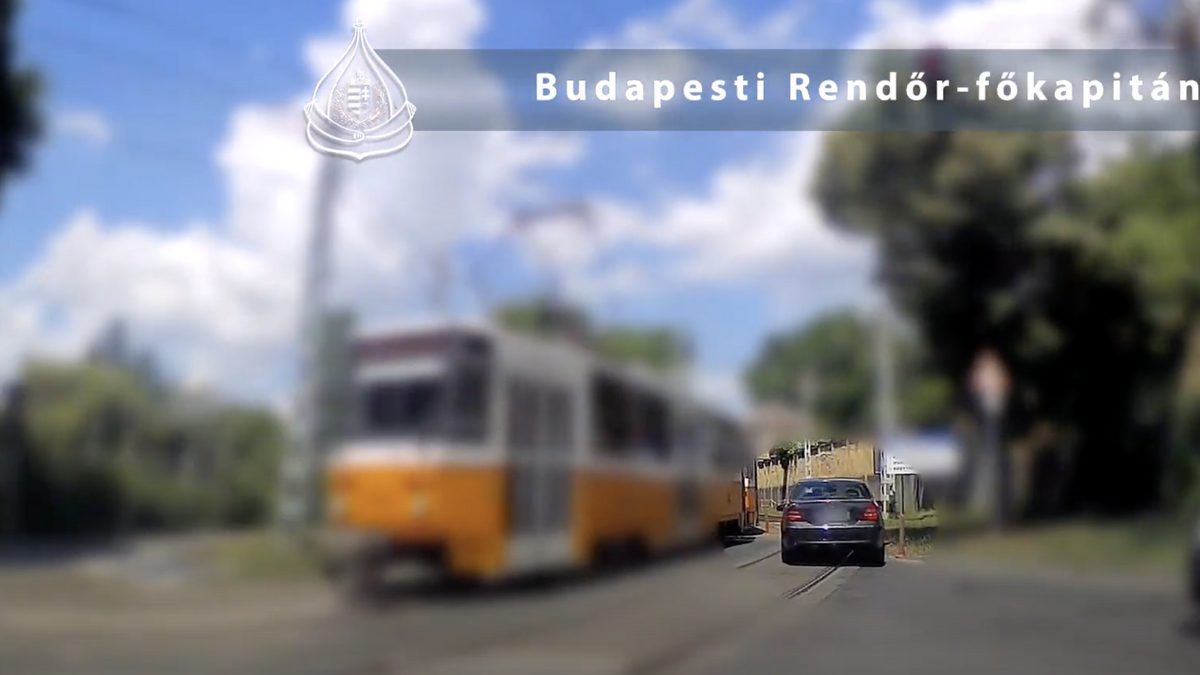 Veszélyes autós üldözés Budapesten: száguldozó sofőr síneken menekült a rendőrök elől