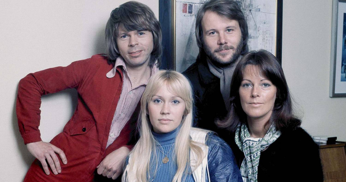 Az ABBA tagjainak legfrissebb képei elbűvölik a rajongókat: a palotába voltak hivatalosak
