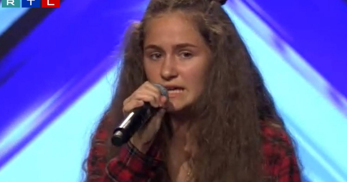 Az ősbemutatott tehetség: A fiatal énekesnő klipjei több millió embert vonzanak