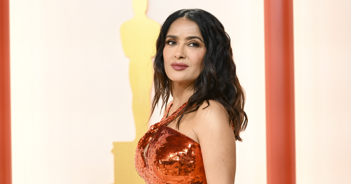 Az időtlen szépség: Salma Hayek bikinis fotója 25 évvel később