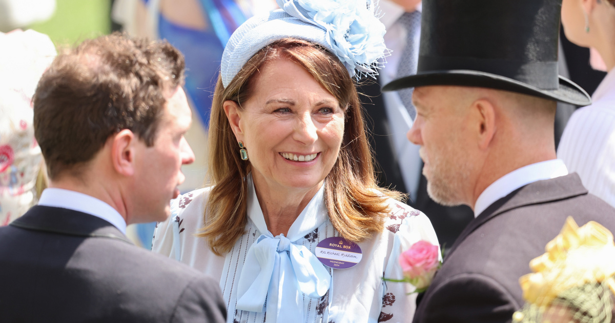 Carole Middleton virágos ruhában ragyogott Vilmos herceg oldalán Ascotban