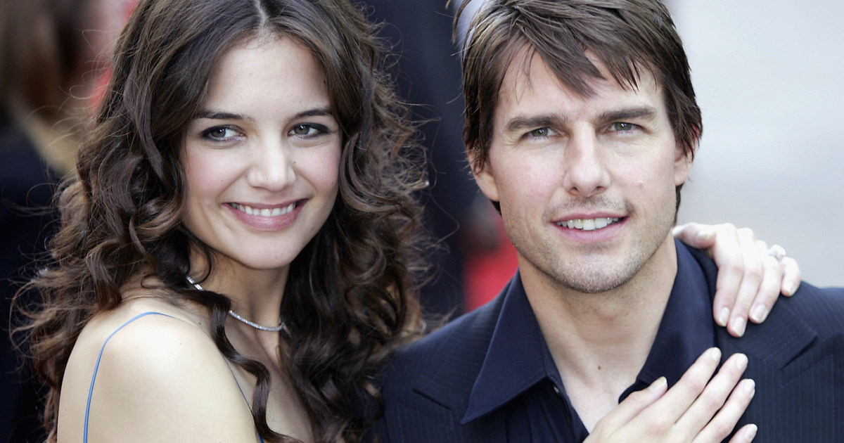 Suri Cruise elegáns kísérővel ragyogott a végzős bálján: Tom Cruise és Katie Holmes lánya végzős lesz idén