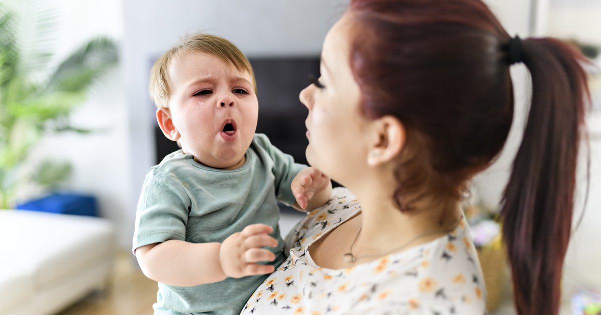 A szamárköhögés veszélye külföldön: Ismerd fel a jellegzetes tüneteket, hogy megvédhesd az újszülötteket