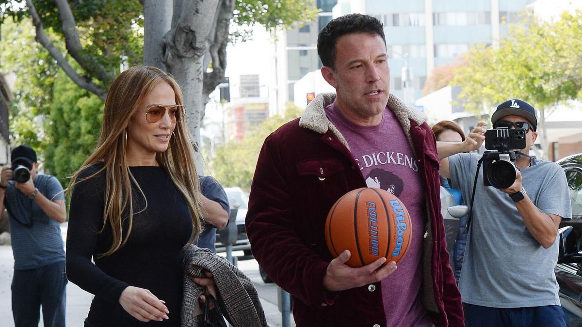 Az egykori sztárpár vége? Jennifer Lopez és Ben Affleck botrányos találkozása: csók helyett kínos anyóspuszival üdvözölve – lásd a felvételeket