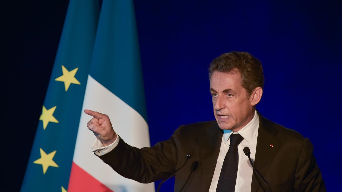 Sarkozy kritikája: Macron döntése hatalmas kockázat