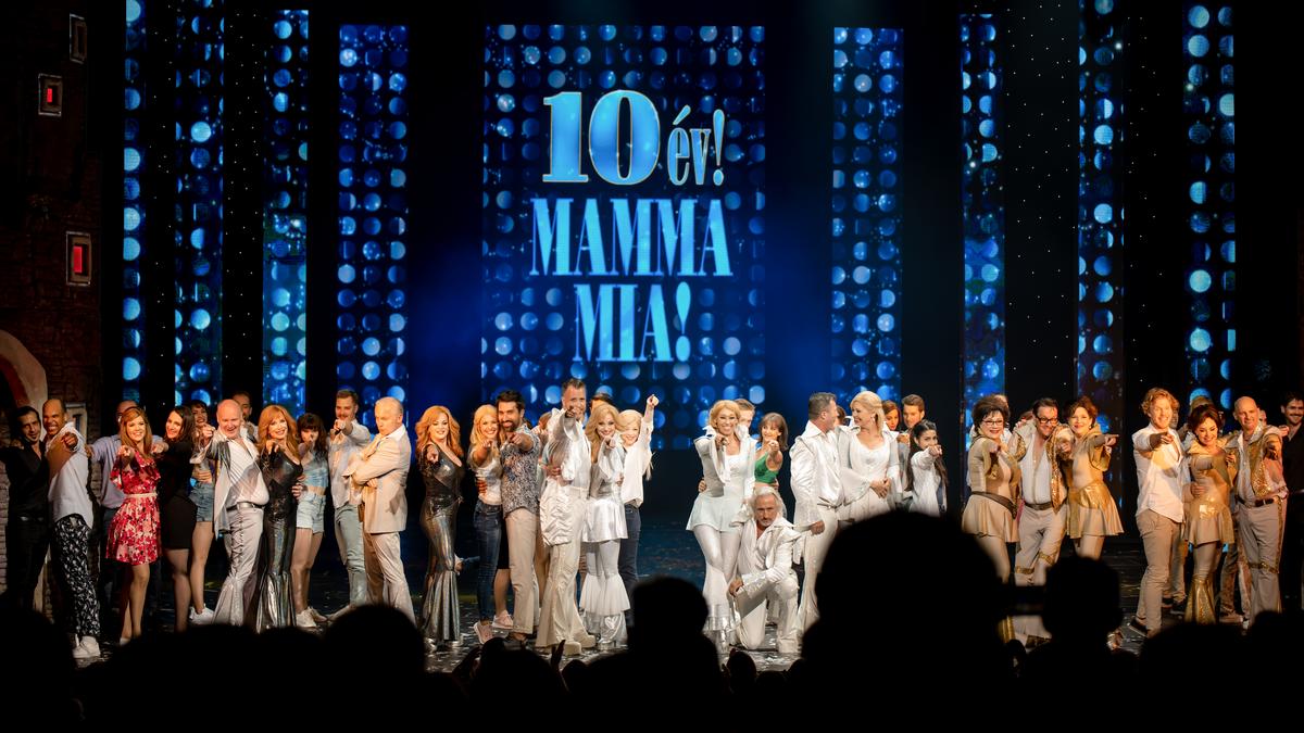 Mamma Mia! tizedik évfordulóját ünnepelték lenyűgöző jubileumi előadással a Madách Színházban - galéria