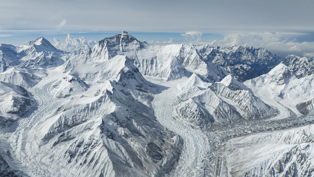 Az olvadó Mount Everest: holttestek felderülése a jégtáblák alól