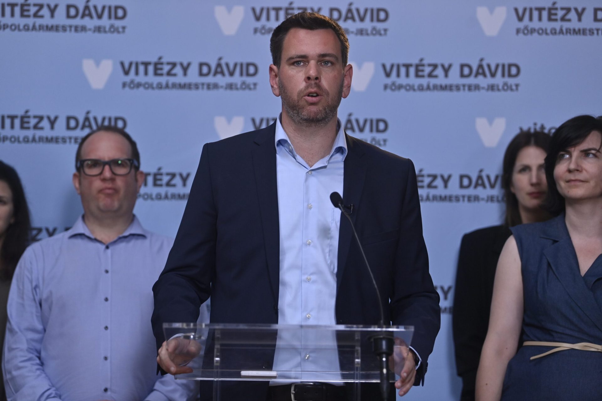 A DK válaszolt Vitézy Dávid vádjaira: A fideszesek nem tudnak megbékülni a vereséggel