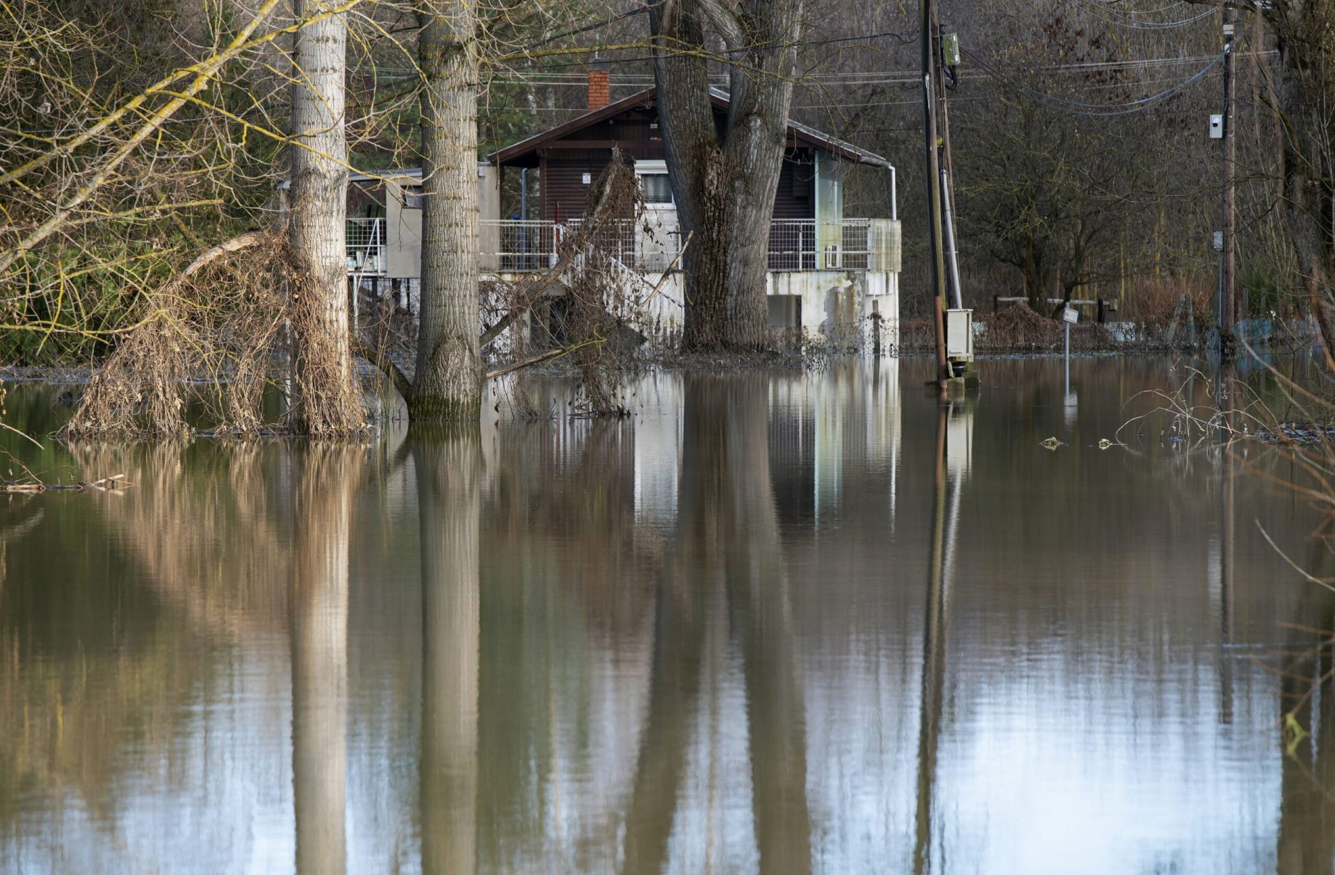 Részegen az árvíznél: a polgármester elvesztette a jogsiját!