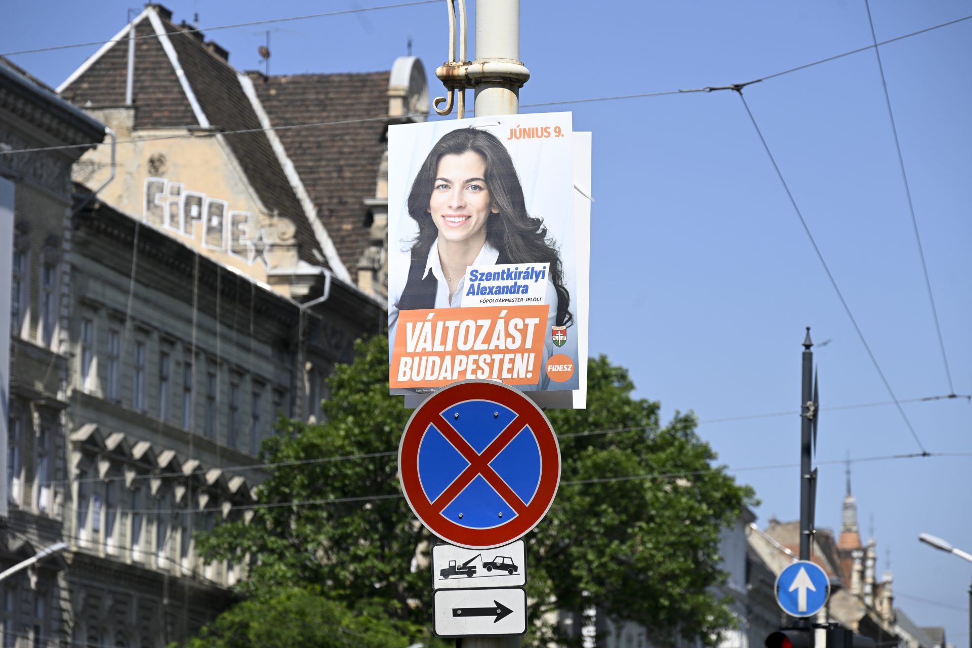 „Závecz Tibor éles politikai érzéke: az esztergomi polgármester visszalépése stratégikus lépés a választási küzdelemben”