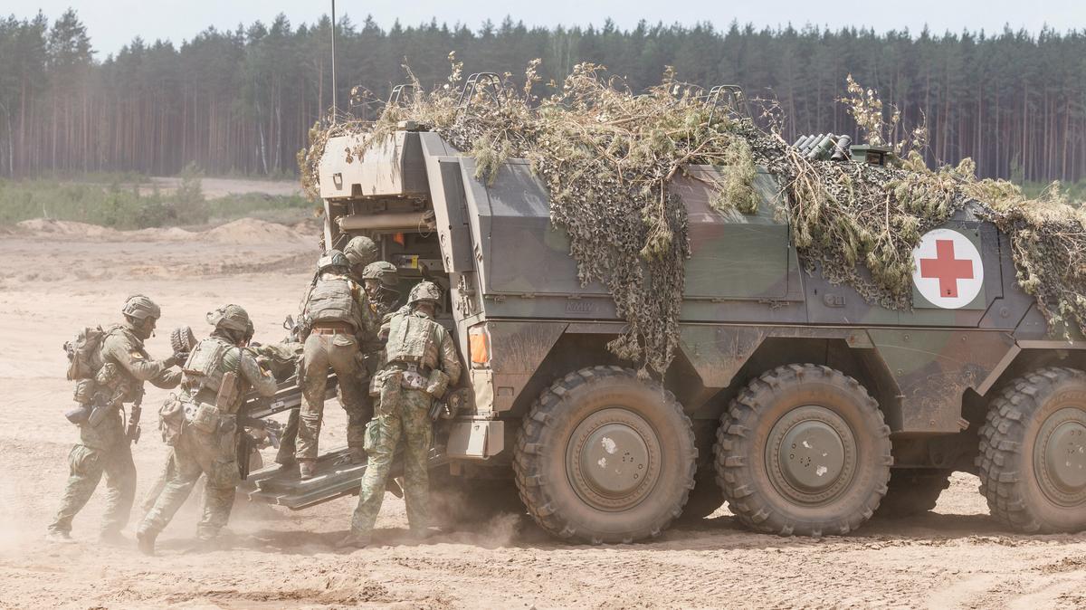 NATO történelmi lépése: Kilencvenezer katonát mozgósítottak a szövetség részéről