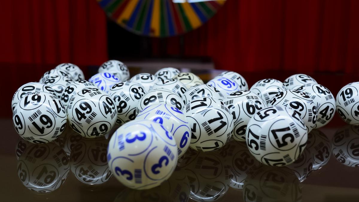 Szombat esti izgalom: Az ötös lottó nyerőszámai kihúzva! Nézze meg az eredményeket és lehet, hogy Ön is nyert!