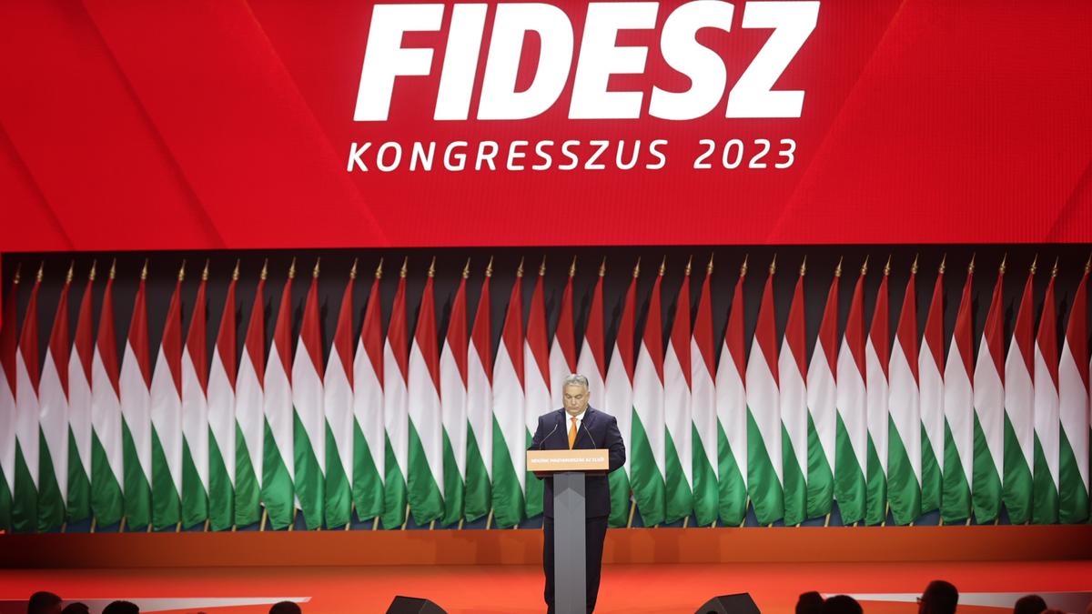 Váratlan fordulat: A választások előtt kilépett a Fideszből a polgármester
