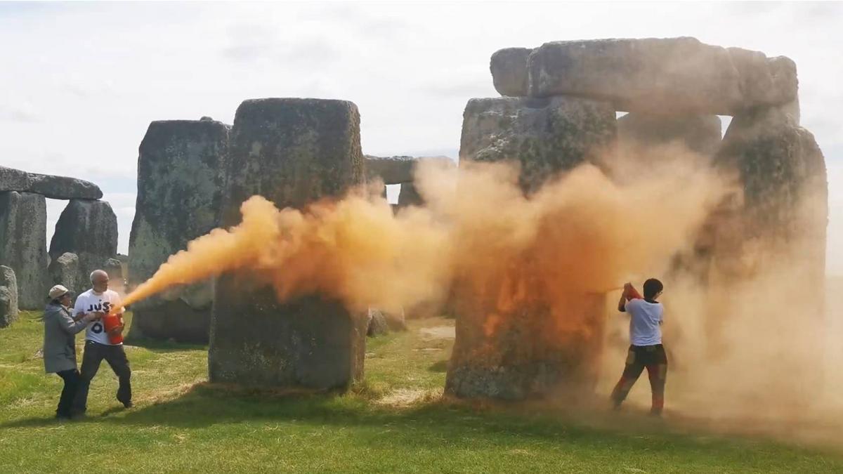 Vandalizmus a Stonehenge-nél: Klímakativisták festékszóróval rongálták meg az ősi köveket - megrázó felvétel