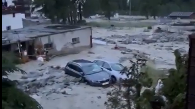 Szörnyű történés Svájcban: Több eltűnt a földcsuszamlás következtében – Megdöbbentő felvételek a pusztításról
