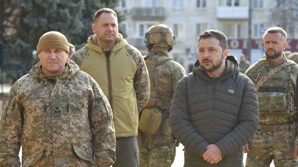 Az új törvény alapján kötelezővé válik a középiskolai és egyetemi hallgatók katonai alapképzése Ukrajnában