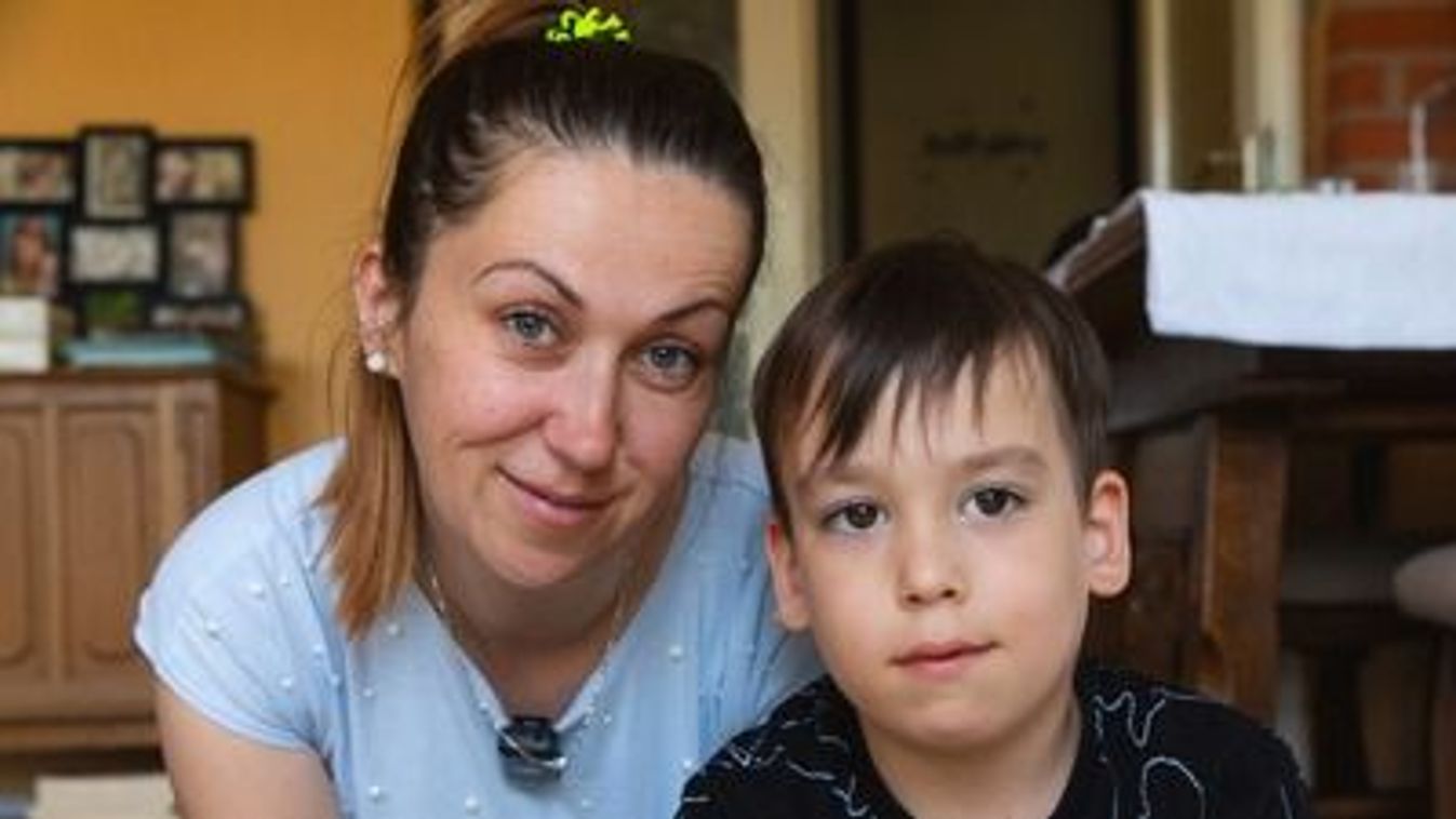 A recski Szabó család szívszorító harcot vív agydaganatos kisfiukért: Ő neki élnie kell, olyan nincs, hogy itt van a vég