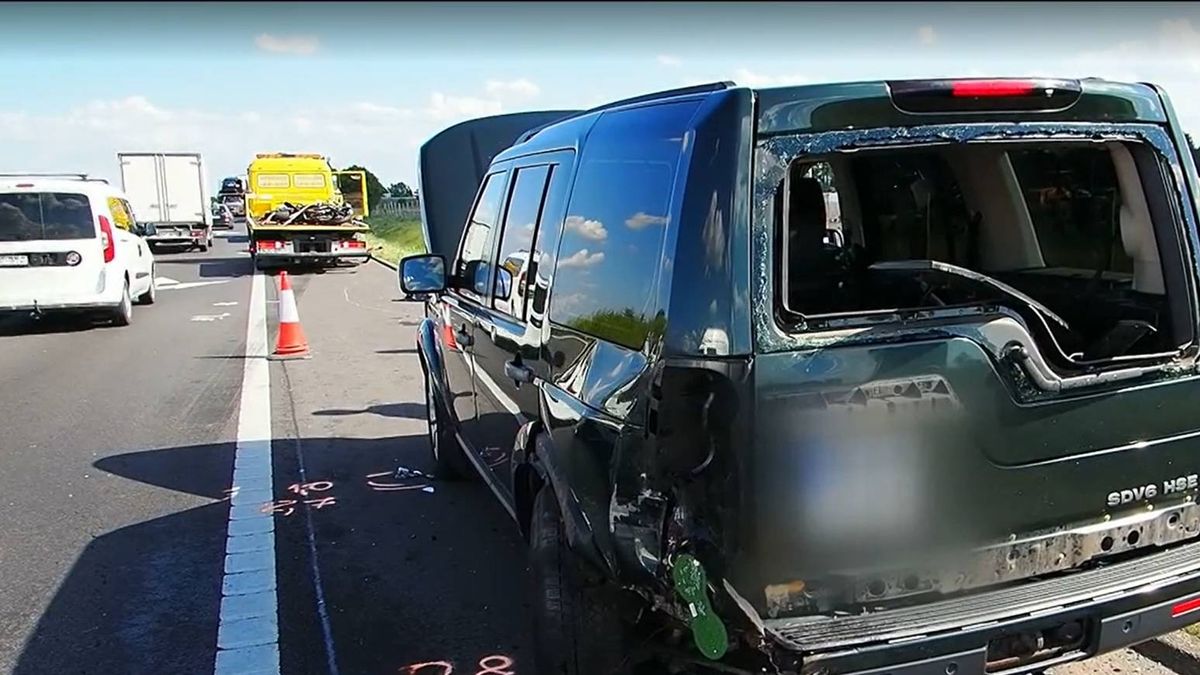 Rémséges baleset az M5-ösön: több autó is áthajtott a motoroson