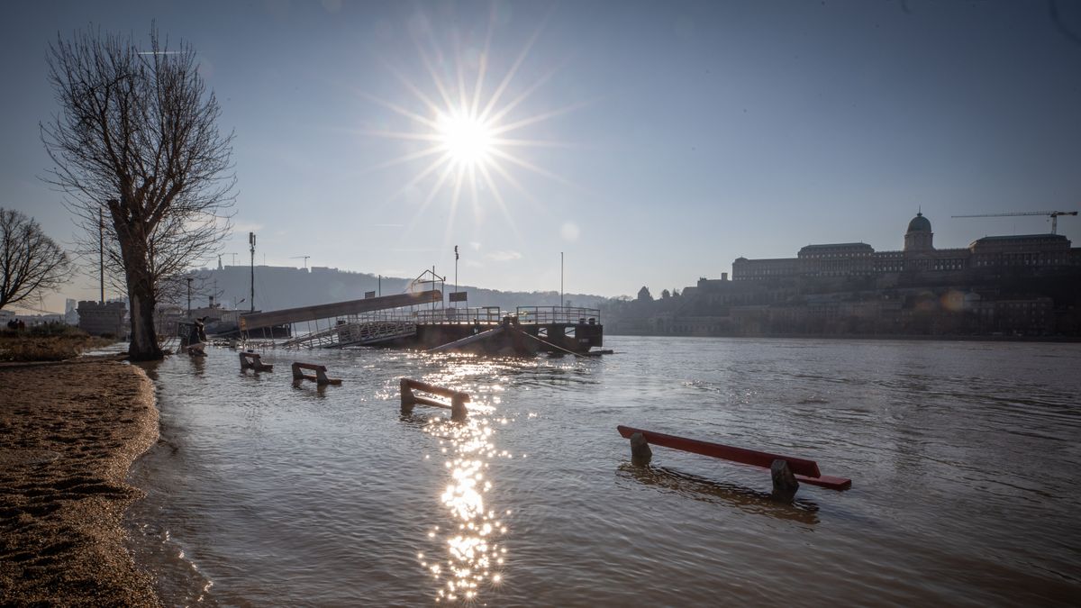 Riasztó fejlemények: Budapesten játszóterek is árvíz alatt állnak