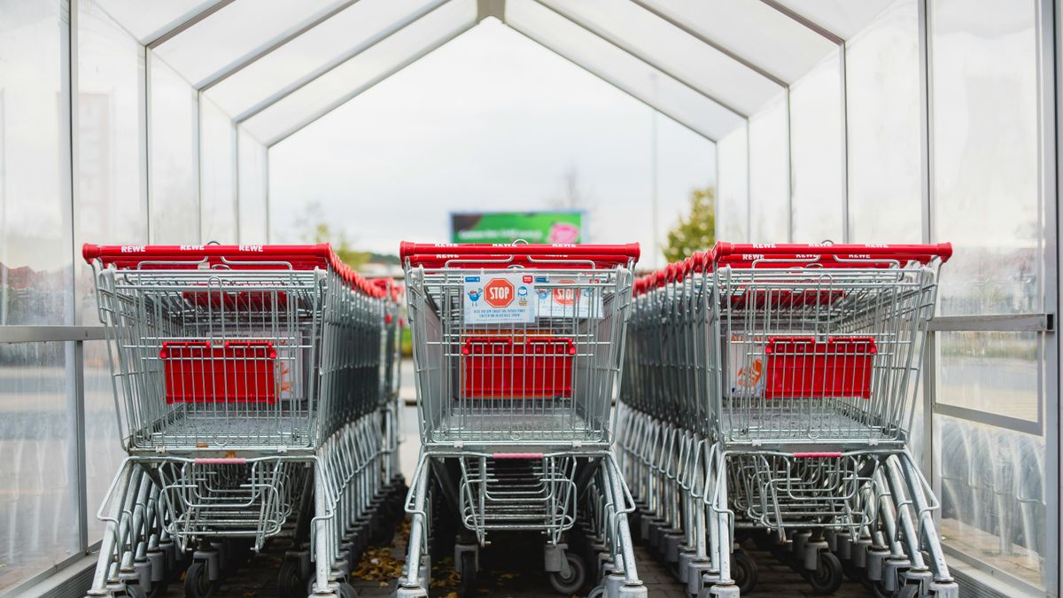 A Parkolói Lelkiismeretlenség: Egy Bevásárlókocsi Losztja.