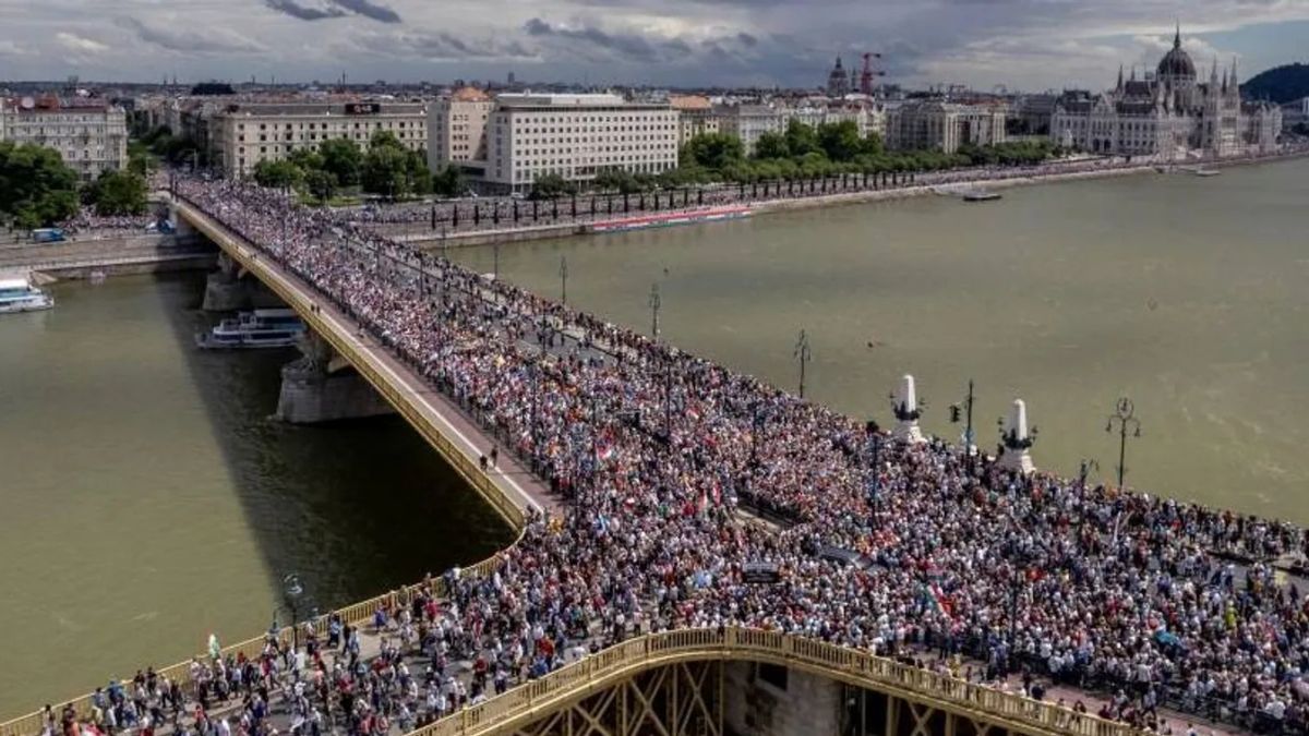 Orbán Viktoron Ma 1 millió emberrel találkozhat