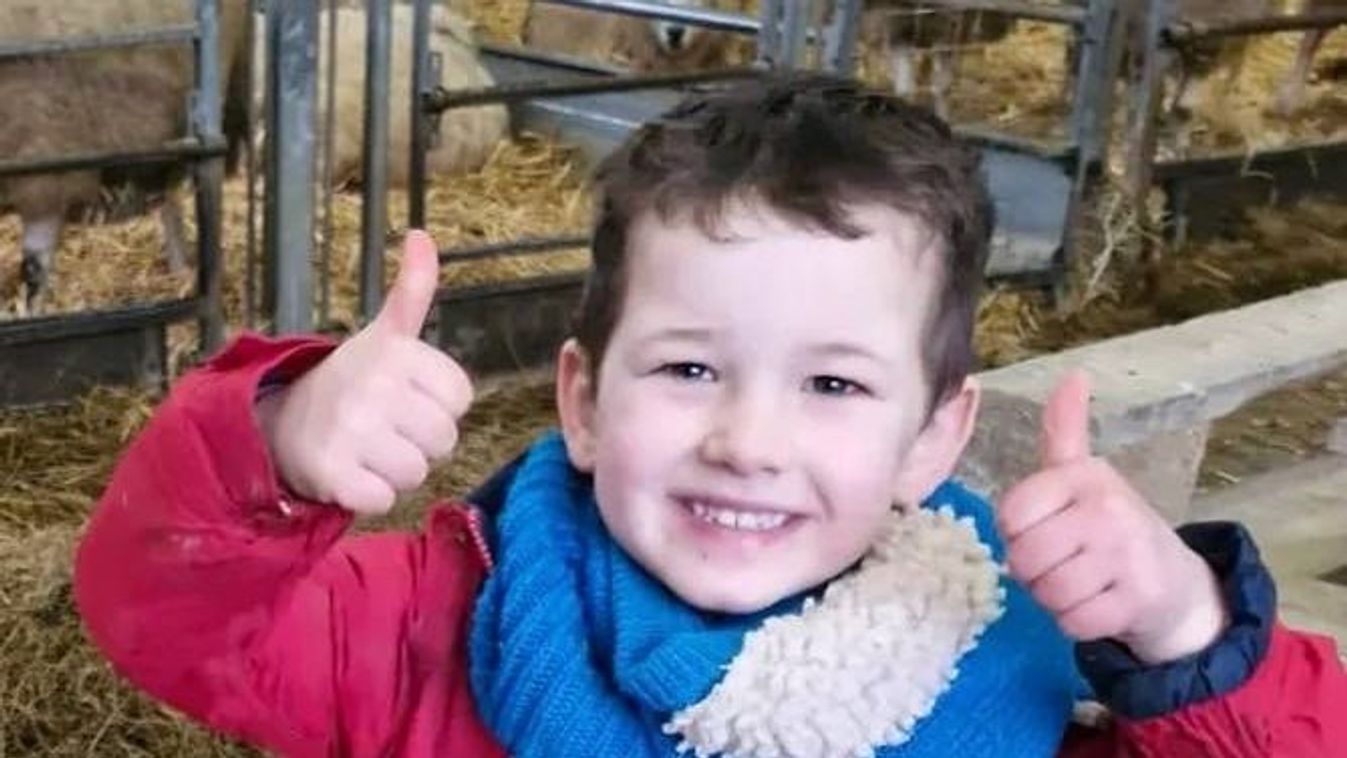 Egy tragikus veszteség: holtan találtak egy 4 éves kisfiút a kertben