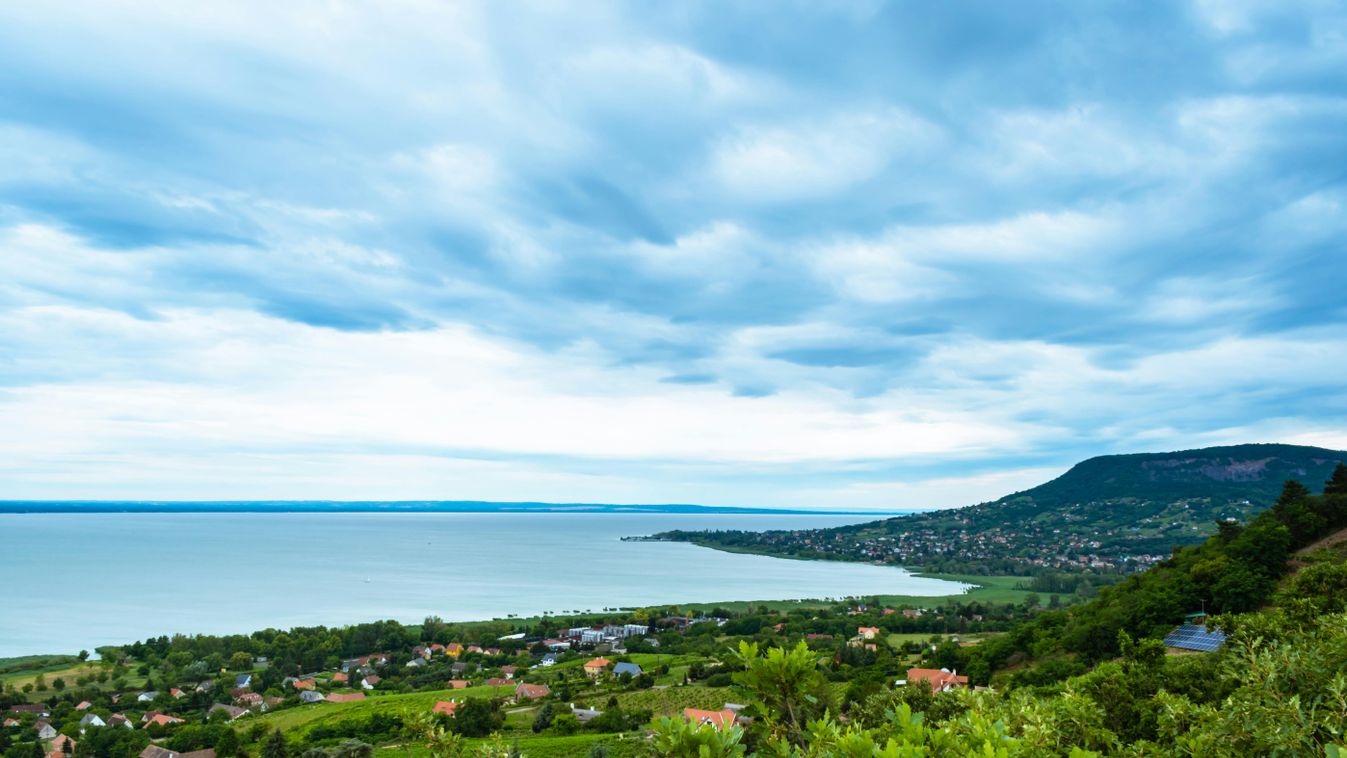 Rejtélyes lény felbukkanása a Balatonban: horgász sokkot kapott – videó!