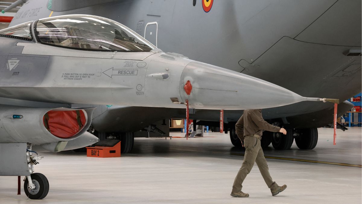F-16-osok Ukrajnába érkeznek: NATO-repterek is veszélyben lehetnek