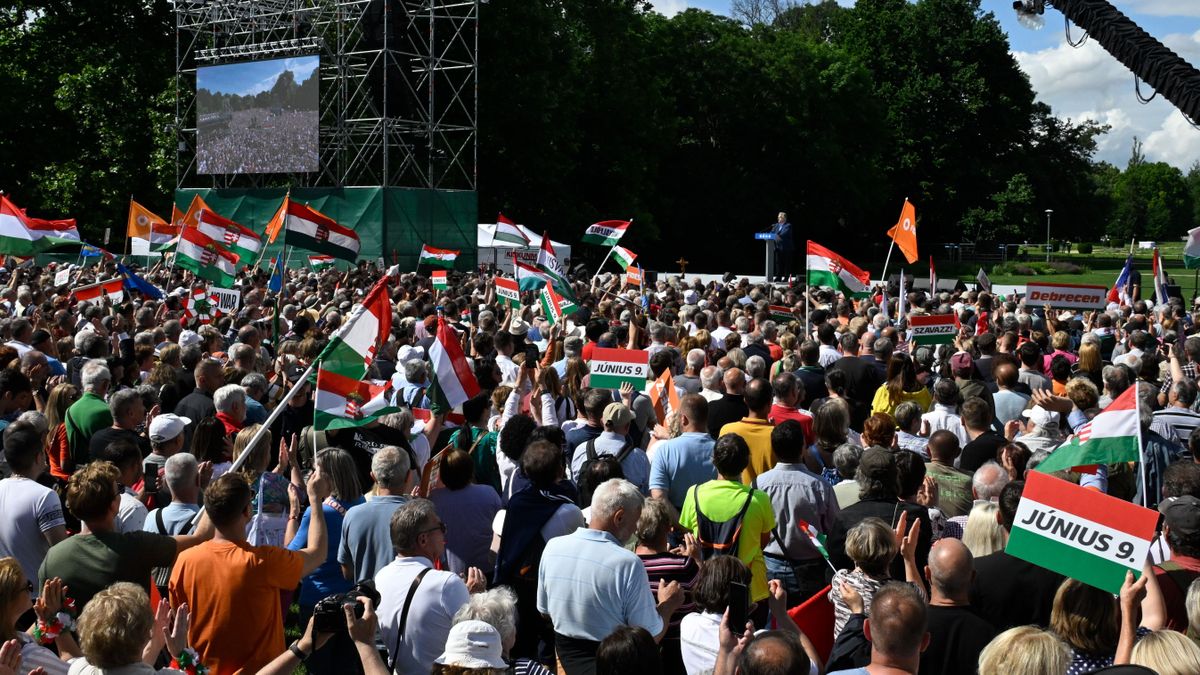 Óriási tömeg vonult fel a Békemeneten - Megdöbbentő felvételek a résztvevőkről