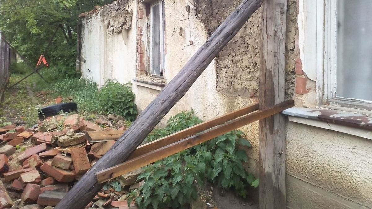 Életveszély a romok közt - Egy összedőlt ház hármasát fenyegeti az újrakezdés kihívása
