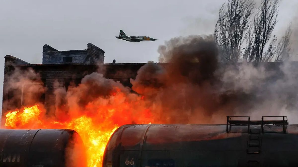 Az “Orosz támadás ukrán katonai repterek ellen” hatékony címet sugallhat.