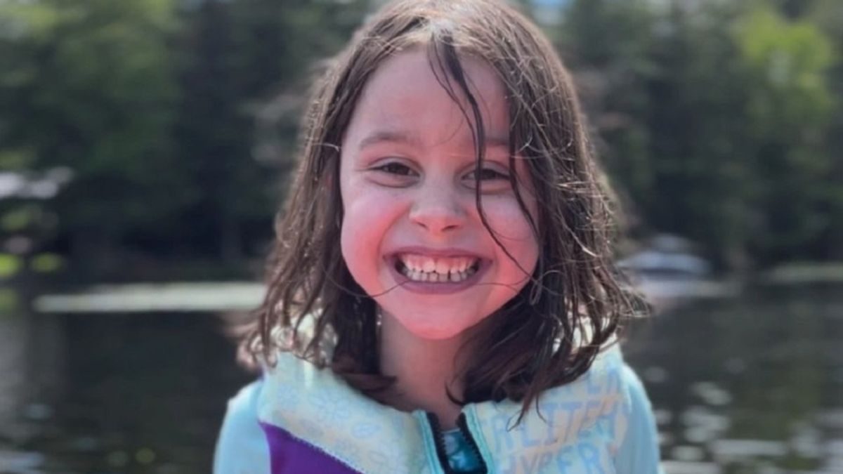 Tragikus baleset: Bátyával játszva eltört a tollaslabdaütő, elhunyt a 6 éves angyalarcú Lucy