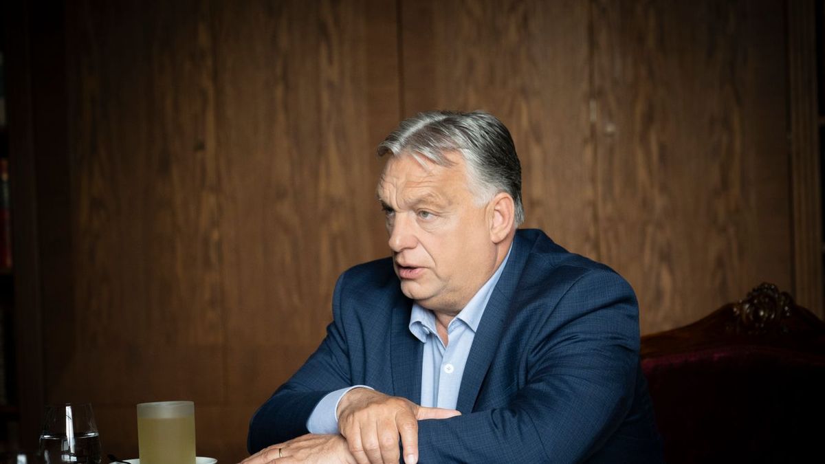 Az effektív cím lehet: "Orbán Viktor figyelmeztet: Európa egy lépéssel közelebb a háborúhoz"