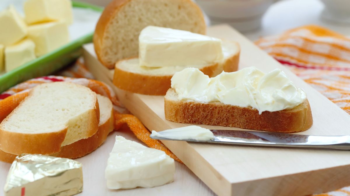 Készítsd el otthon olcsón a magyarok kedvenc 100 éves sajtját!