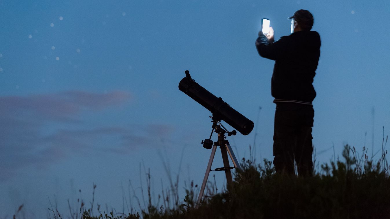 Misztikus jelenség: Négyágú ufó a Hold sötét oldalán – Videó felvétel megrázta a tudományos közösséget