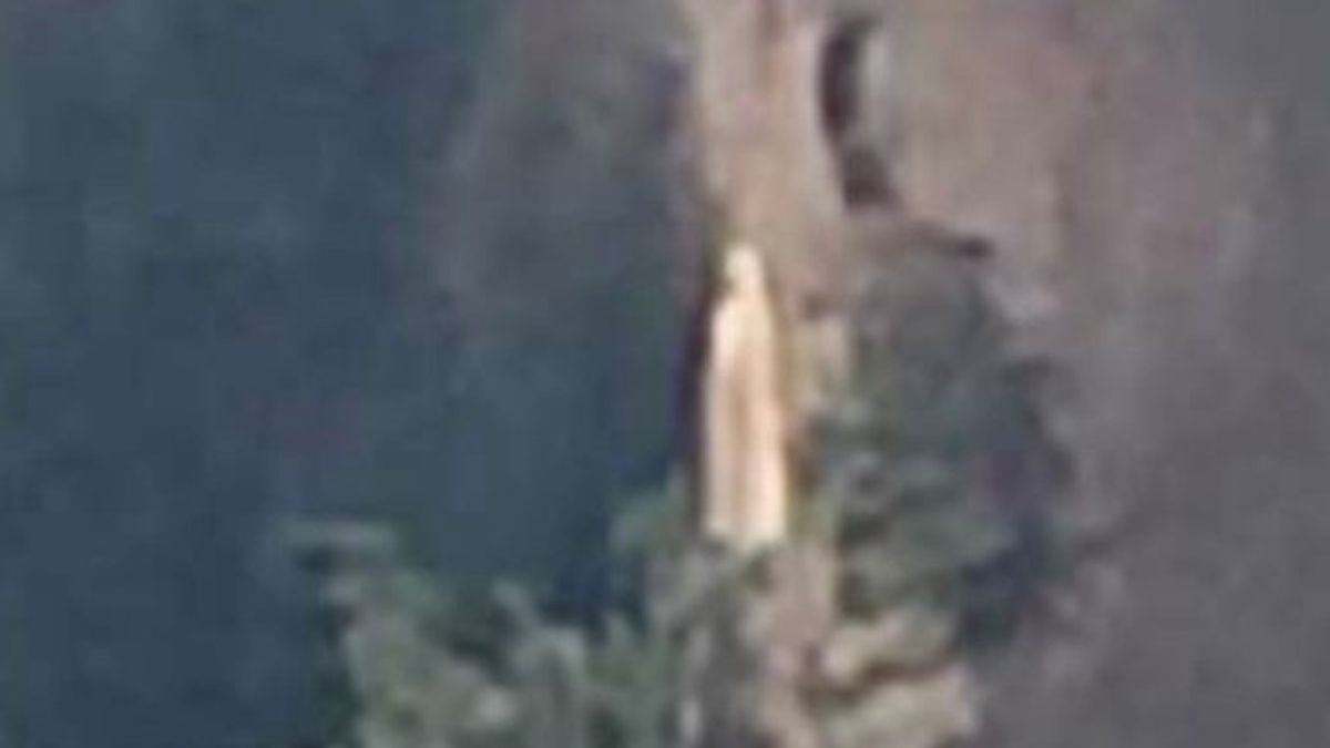 Lenyűgöző látvány: Szűz Mária megjelenése egy hegyoldalon rögzítve - Fotó