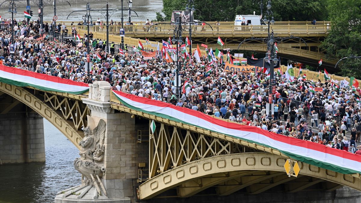A magyarok üzenete Brüsszelnek: Békepárti tömeg vagyunk!