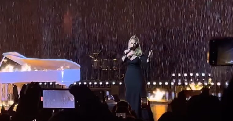 Adele hihetetlenül nekiment egy nézőnek a koncertjén: dühösen adott vissza a támadásra