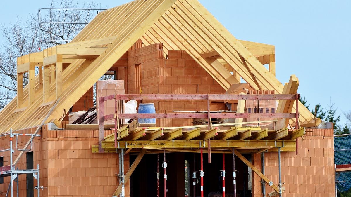 Építsünk okosan: Az új építőipari árfigyelő rendszer segítségével akár több millió forintot is megtakaríthatunk az otthonfelújításon