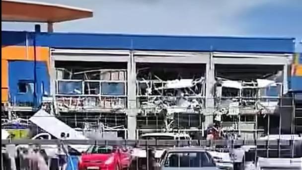 Hatalmas robbanás egy barkácsáruházban – sok sérült, friss videófelvétel