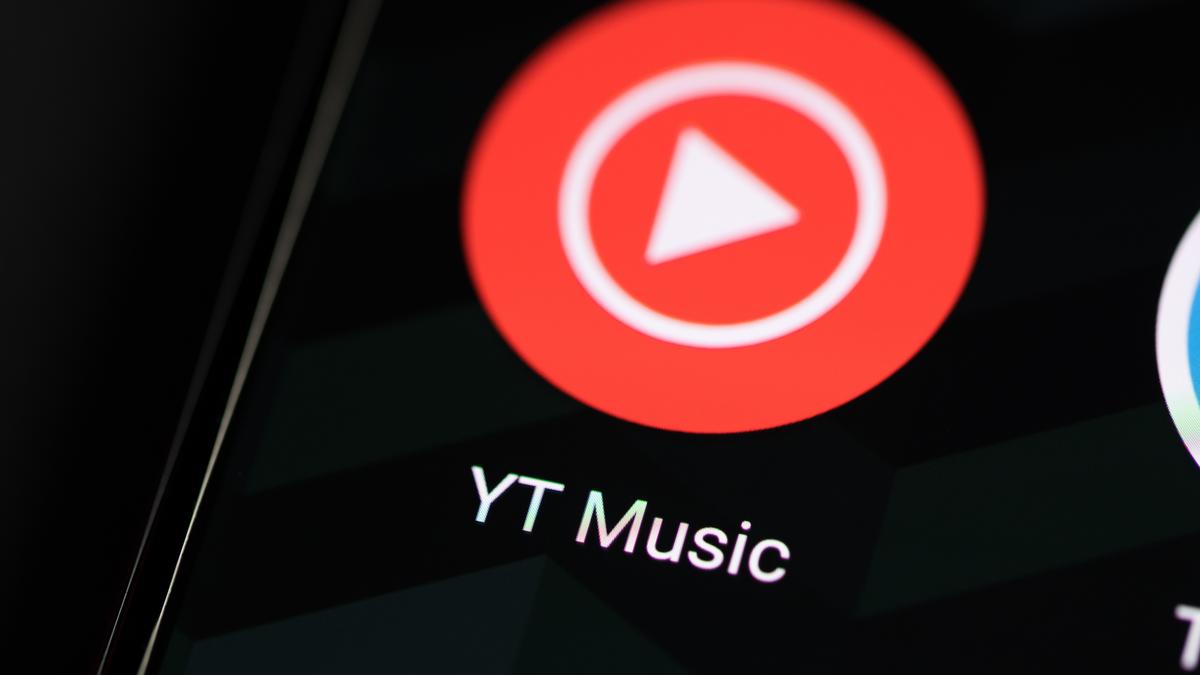 – „YouTube Music: Új mesterséges intelligenciával hajtott „Kérj zenét” funkció debütál”