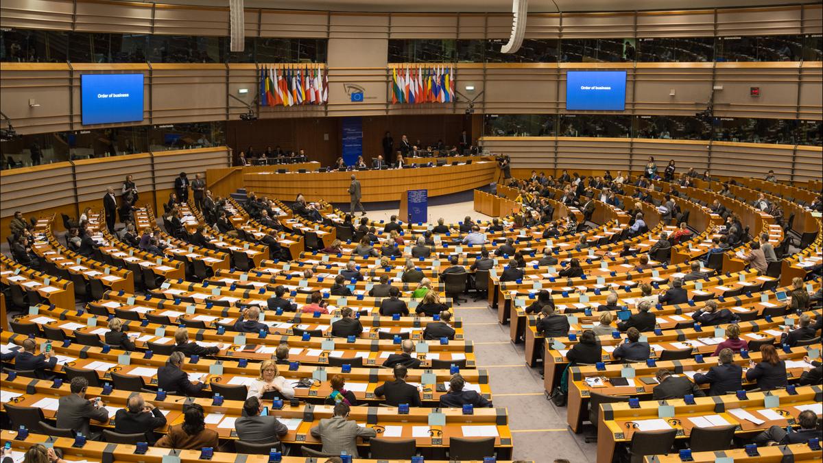Kifizetés és juttatások: az Európai Parlament képviselőinek havi bevételei és előnyei