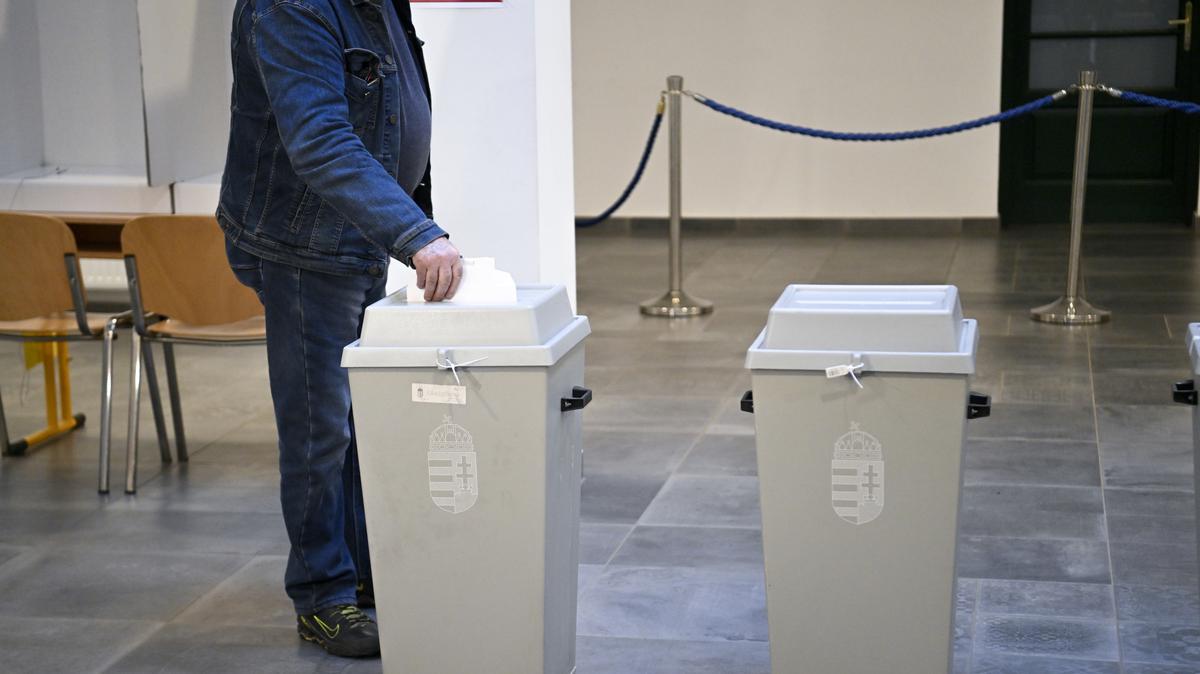 A választások elindultak: Az első választók már szavaztak