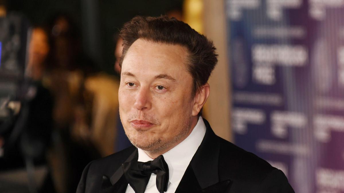 Nem lesz több iPhone Elon Musk cégeiben: a SpaceX és a Tesla is tiltva!