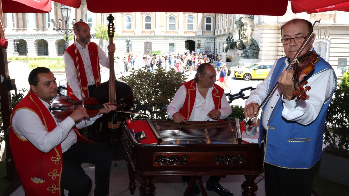 Élvezd újra a Dankó Pista Emléknap legendás pillanatait ebben a lenyűgöző videóban, Magyarország legjobb cigányzenészeivel!