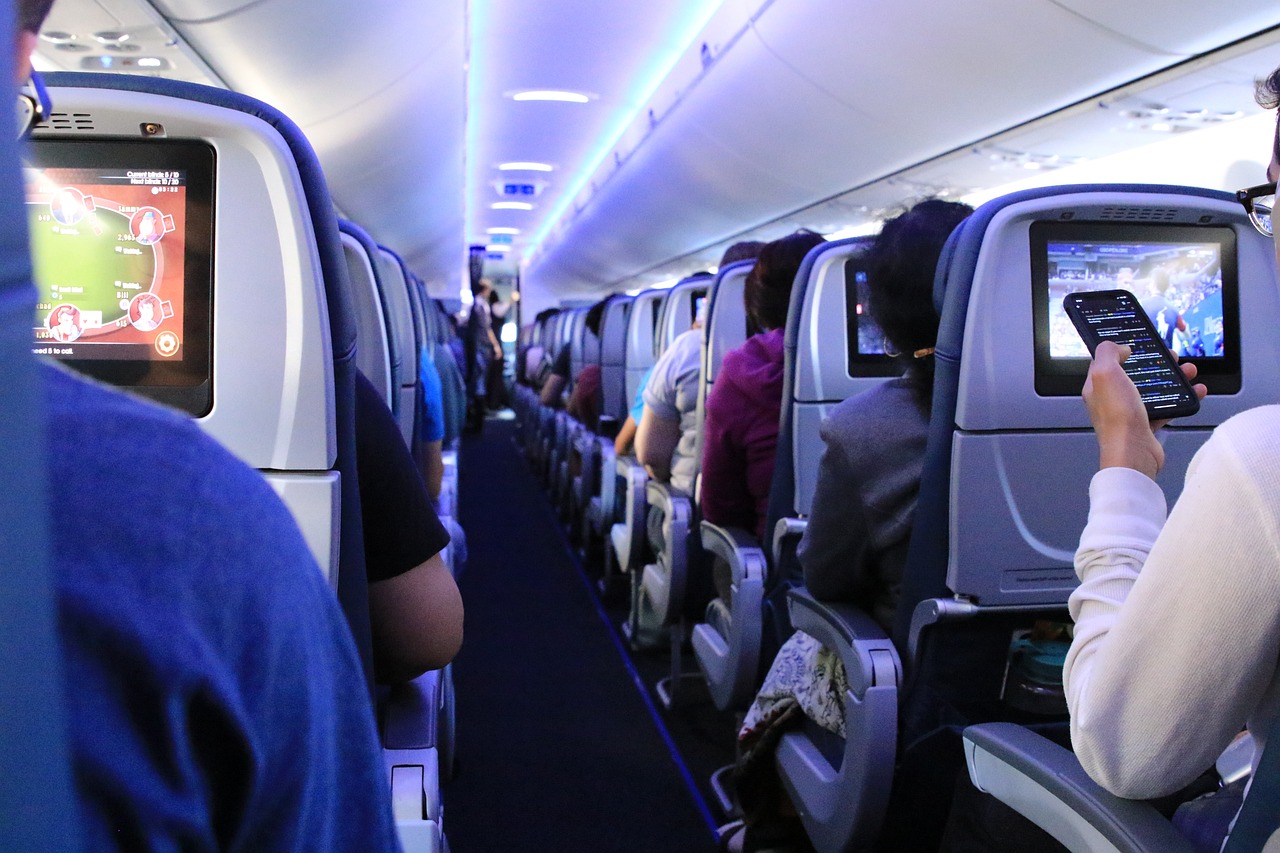 Extrém utazási trend: a „nyers kutyázás” terjedése a hosszú repülőutakon