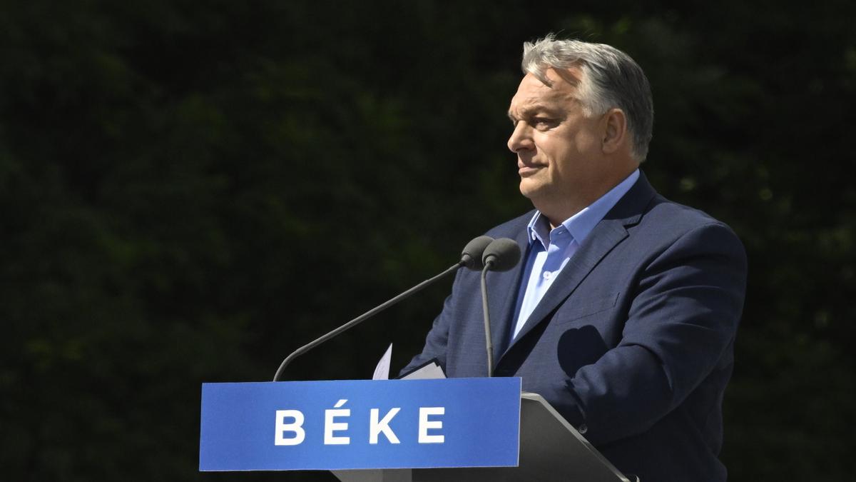 Az eső inspirál és dicsőséget ad: Orbán Viktor beszámolója a Békemenetről a TikTokon