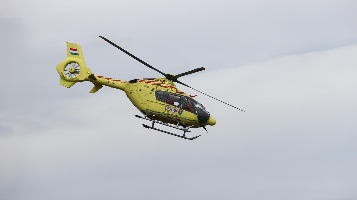 Sürgős beavatkozás: Mentőhelikopter érkezett salgótarjáni iskolába az összeesett tanár segítésére