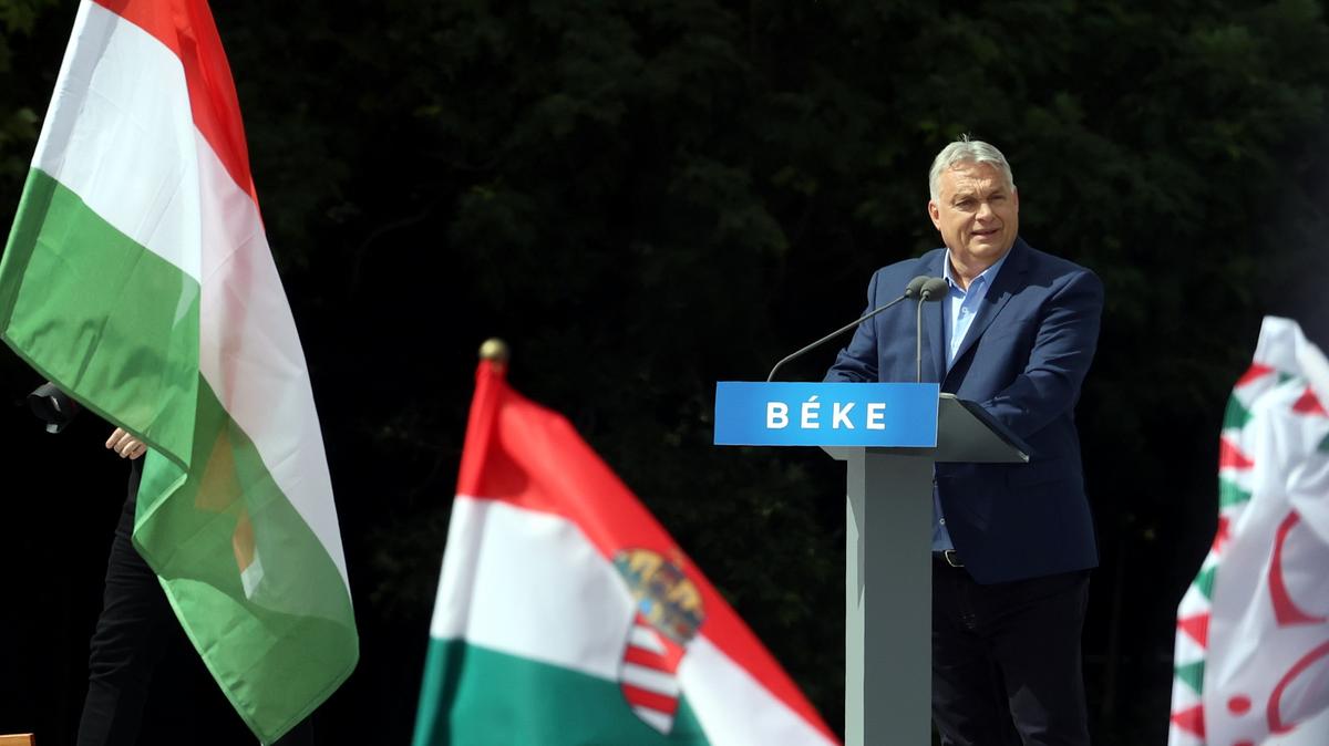 Törölhetik a posztokat a Facebookon: Orbán Viktor veszélyes személyeket és szervezeteket dicsőített.
